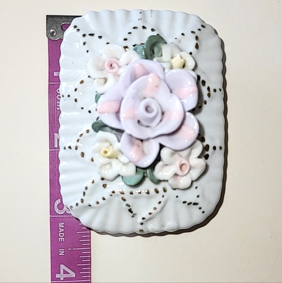 FLORAL CERAMIC TRINKET BOX or JEWELRY BOX - VINTAGE - Picture 6 of 12